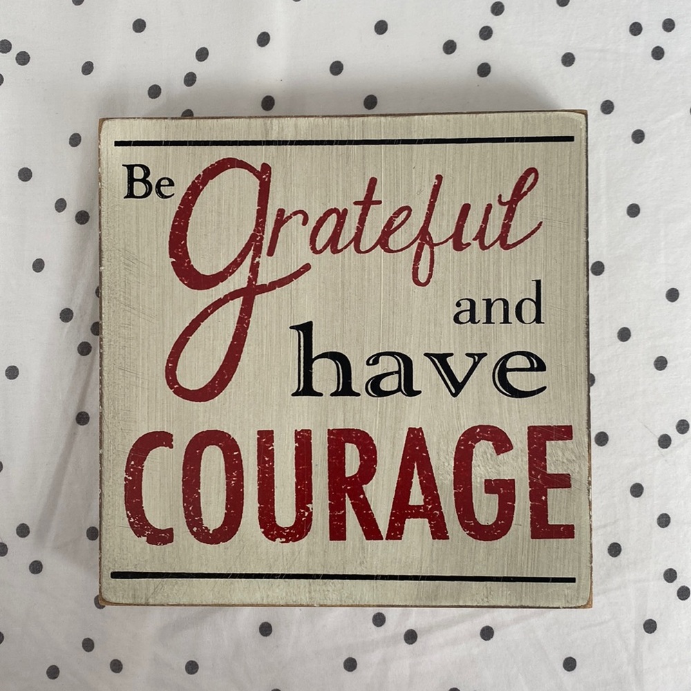 “Be grateful and have courage” desk decor